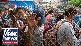 Migrant caravan reaches Mexican border